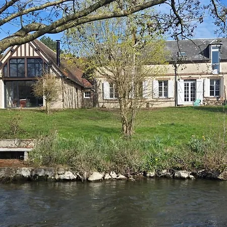 Semesterbostad Les Pieds Dans L'eau, Berce Par L'avre